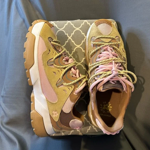 Converse Gianno X
Golf le Fleur “Parfait Pink” (GREAT CONDITION) - Picture 5 of 14